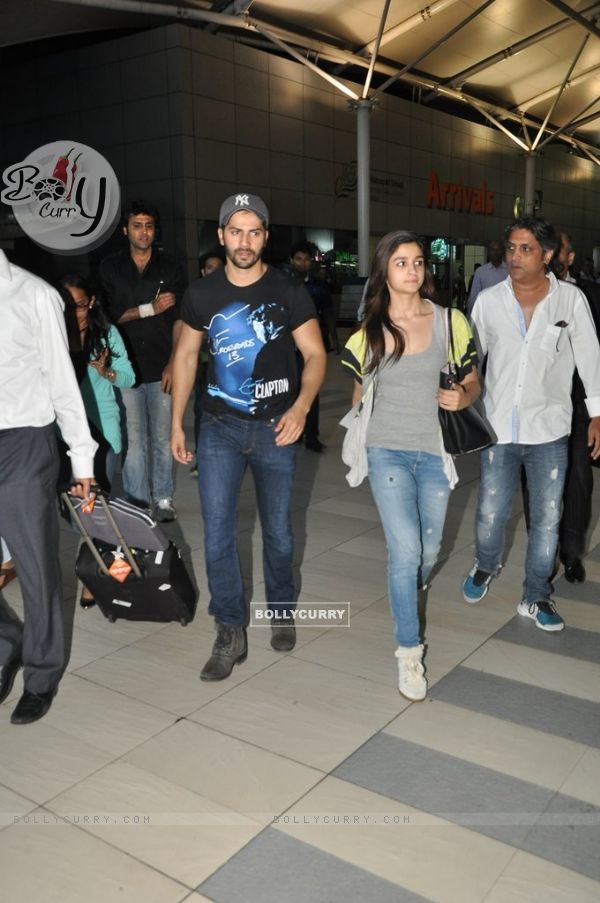 Varun Dhawan And Alia Bhatt Spotted At Airport (325839)