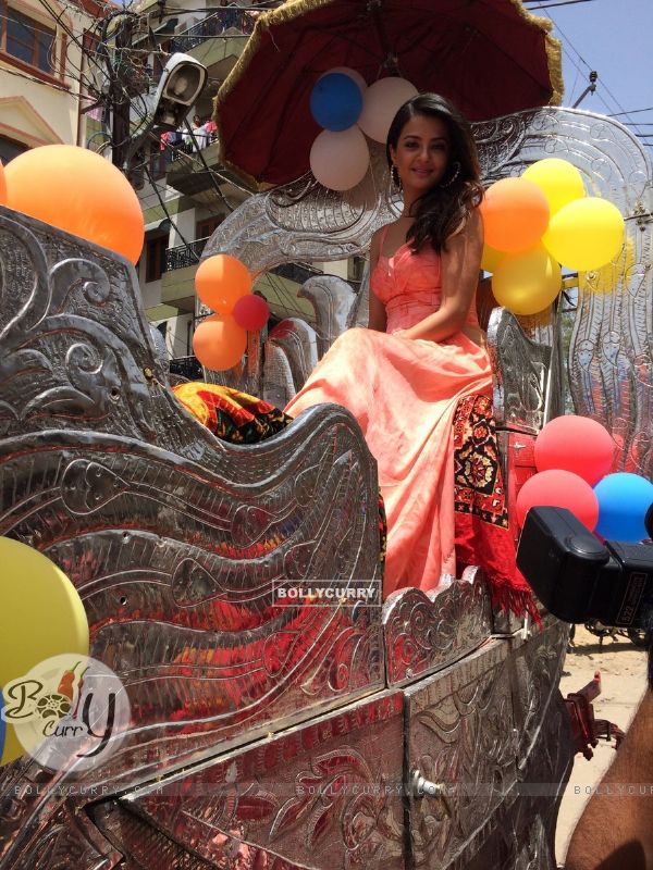 Surveen Chawla seats in chariot at the Promotions of Hate Story 2 in Jaipur