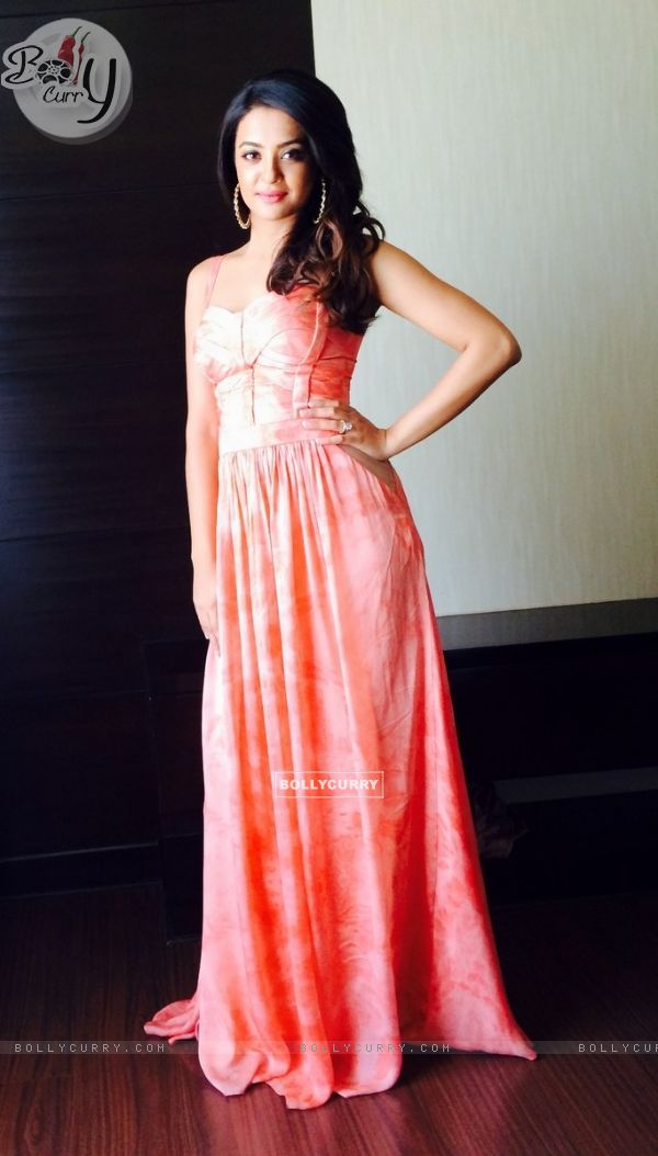 Surveen Chawla poses to media at the Promotions of Hate Story 2 in Jaipur (325883)