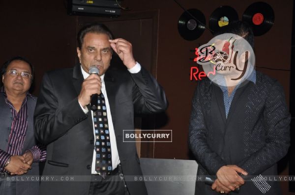 Dharmendra seen addressing the audience at the Launch of Carnival Cinemas
