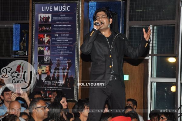 Ankit Tiwari performing at his Live Concert