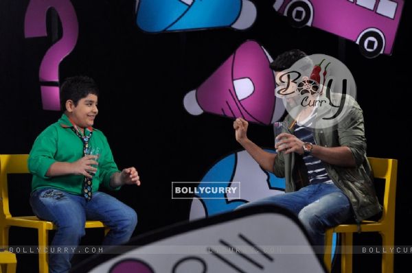 Ayushmann and Sadhil compete over a glass of milk on Captain Tiao