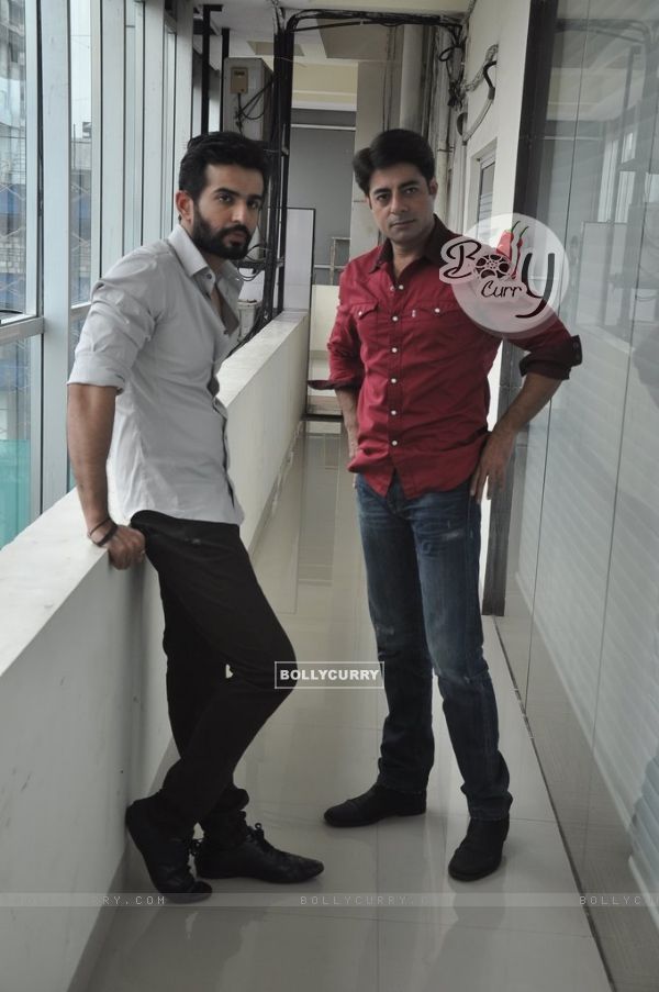 Jay Bhanushali and Sushant Singh chat during a Photo Shoot for Hate Story 2