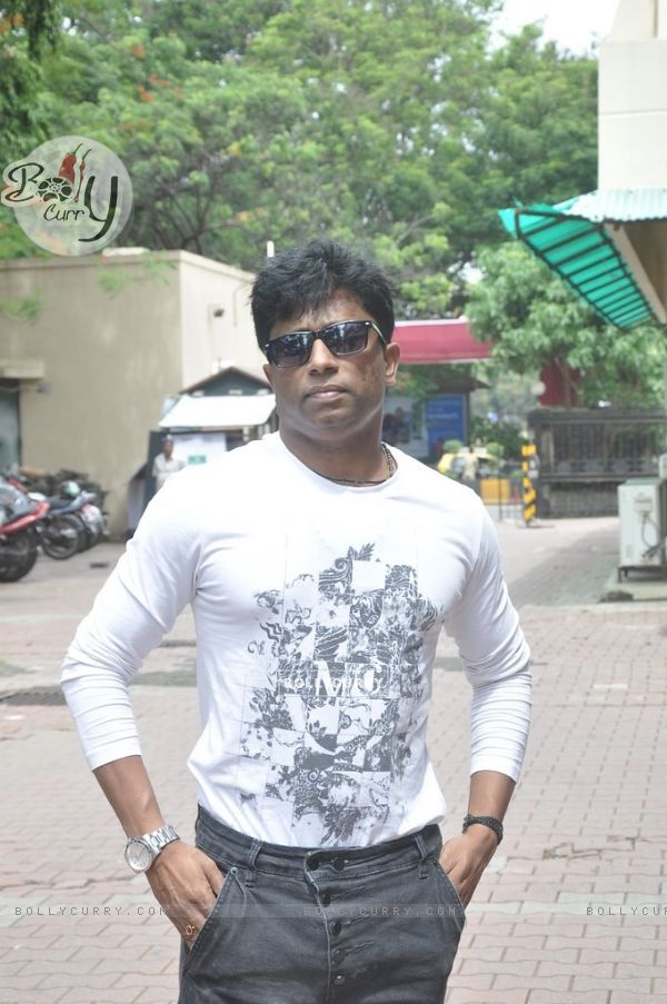 Anand Kumar poses for the cameras at the Promotions of Desi Kattey (326822)