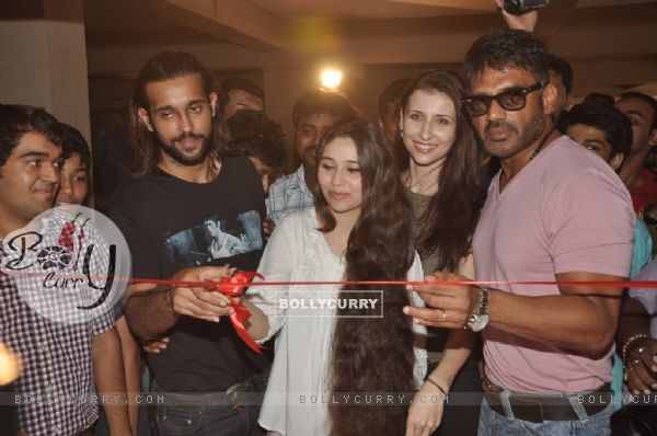 The cast of the film at the Promotions of Desi Kattey (326825)