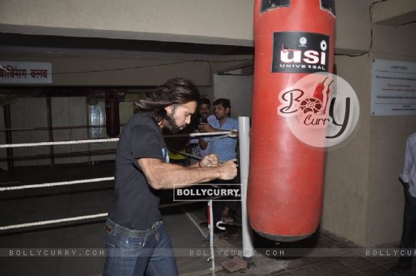 Akhil Kapur practices few punches on a punching bag at the Promotions of Desi Kattey (326829)