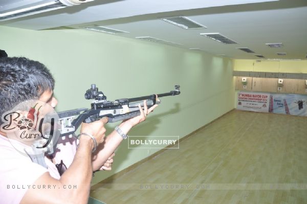 Suniel Shetty playing the shooting game at the Promotions of Desi Kattey