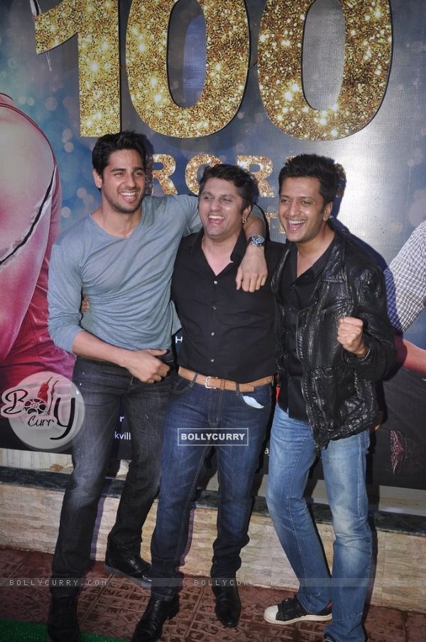 Sidharth, Mohit and Riteish pose for the camera at the Success Bash of Ek Villain