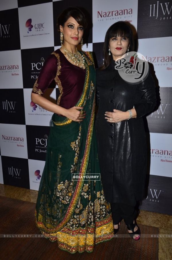 Bipasha Basu with Neeta Lulla at the India International Jewellery Week (IIJW) 2014 - Grand Finale