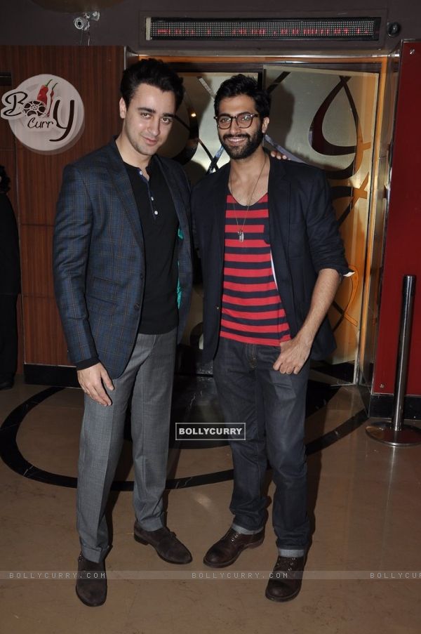 Akshay Oberoi poses with Imran Khan at the Premier of Pizza 3D
