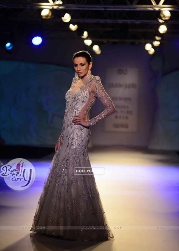 Alicia Raut walks the ramp at the Indian Couture Week - Day 4