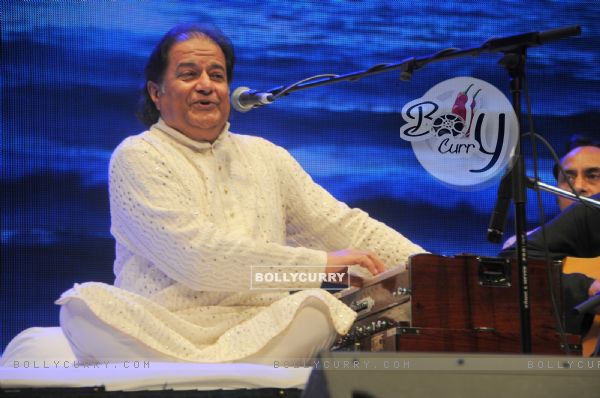 Anup Jalota was seen performing at Rehmatein