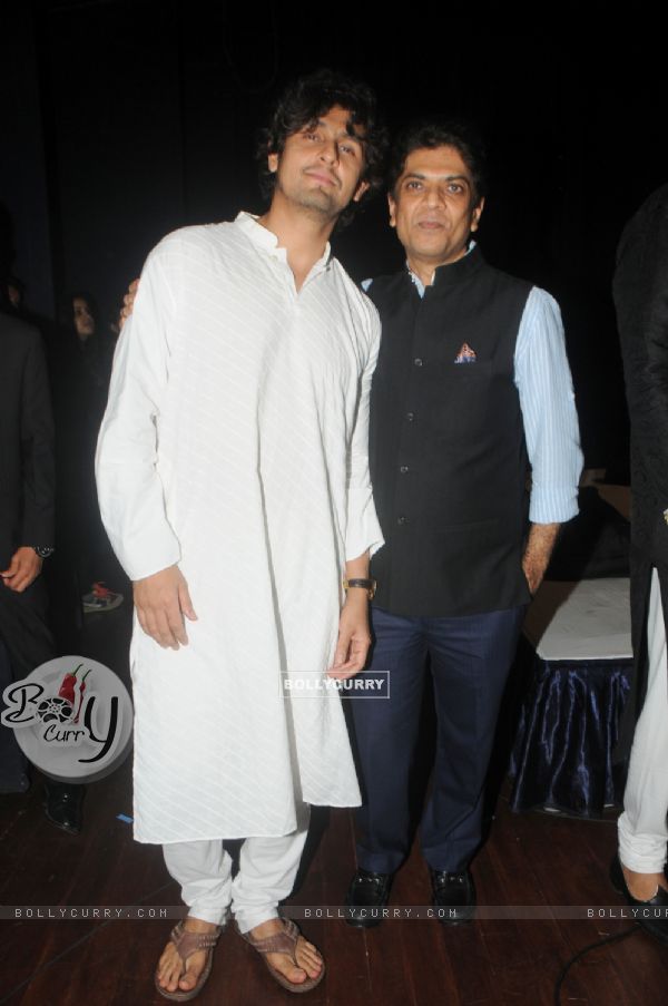 Sonu Niigam with Sourabh Daftary at Rehmatein