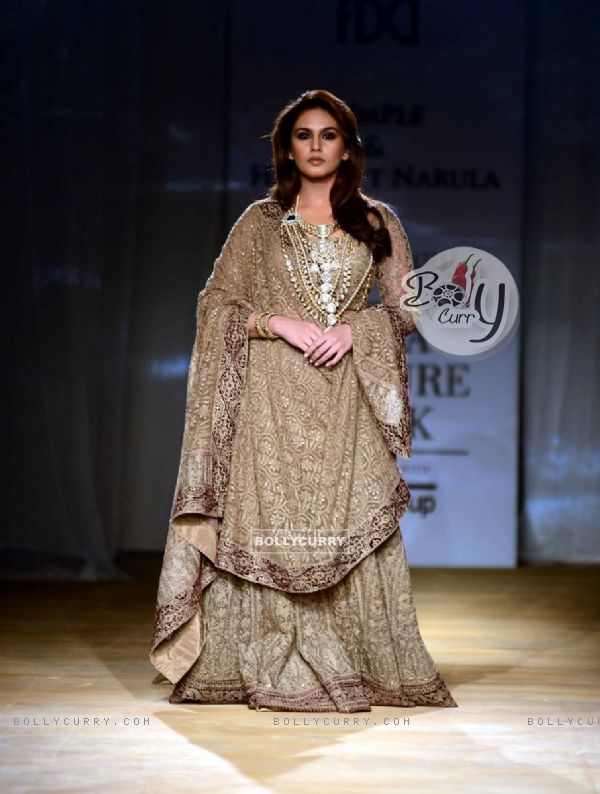 Huma Qureshi walks the ramp at Indian Couture Week - Grand Finale
