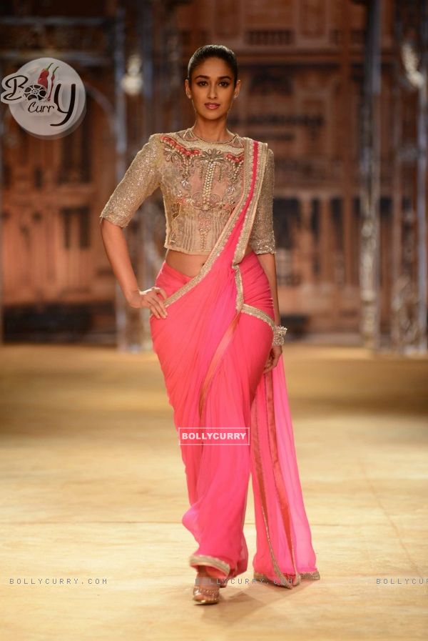 Ileana D'Cruz walks the ramp at Indian Couture Week - Grand Finale