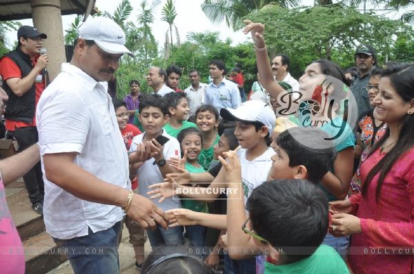 Dayanand Shetty seen greeting his young fans at the Tree Plantation Drive