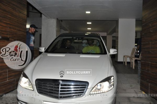 Hrithik Roshan and Kunal Kapoor spotted leaving Aamir Khan's home