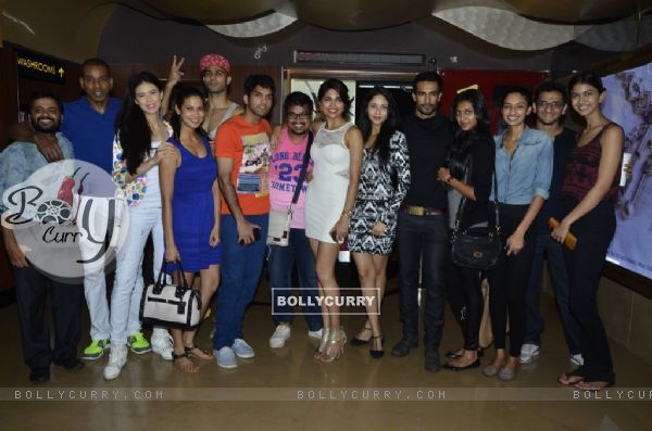 Parvathy Omanakuttan with her friends at the Special Screening of Pizza 3D (328284)