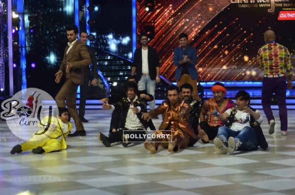 Contestants perform on Jhalak Dikhla Jaa for Rani (328399)