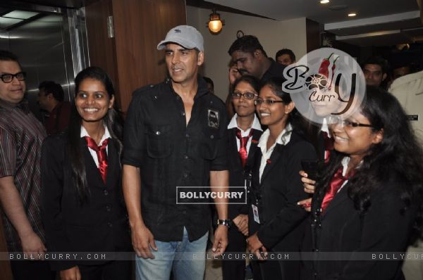 Akshay Kumar poses with his fans at the Promotion of It's Entertainment