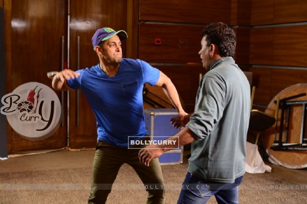 Salman Khan promotes Kick on C.I.D