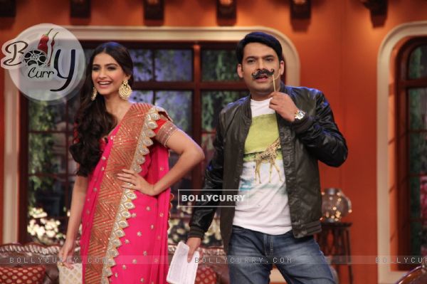 Sonam Kapoor and Kapil perform a comedy act