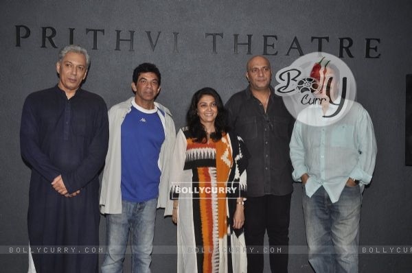 Cast of Salim Arif's Play 'Taj Mahal ka Udhghatan'