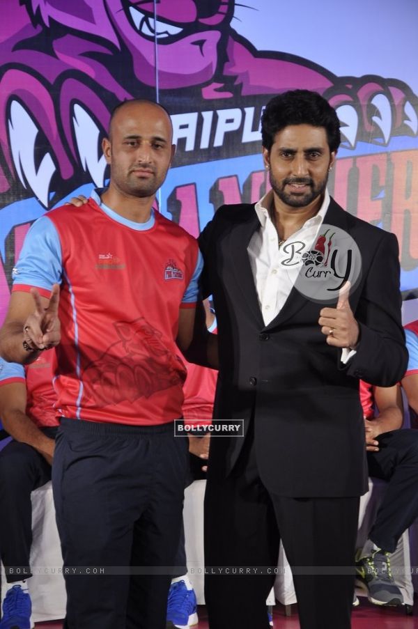 Abhishek Bachchan poses with a team member from his Kabbadi Team