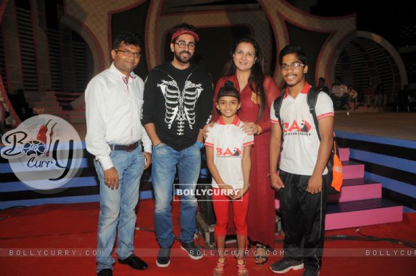 Sonali and Sumanth pose with Aneel Murarka, Ayushman Khurana and Poonam Dhillon