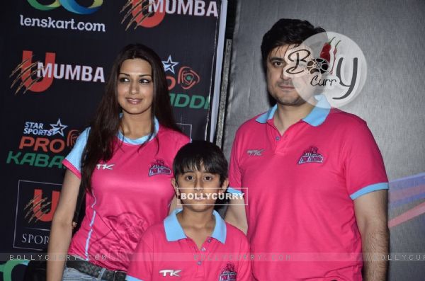 Sonali Bendre with Goldie Behl at Pro Kabbadi League