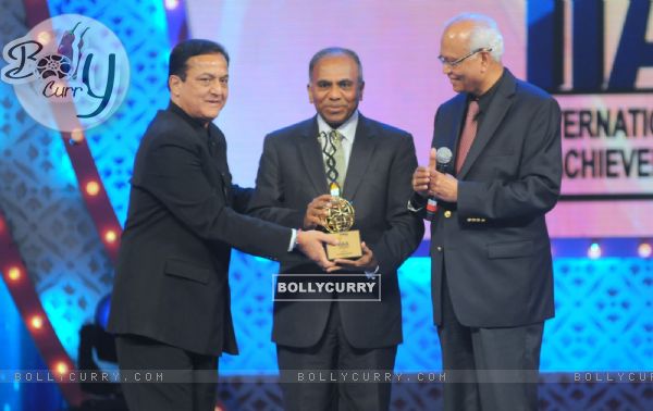 Rana Kapoor and Dr.Raghunath Mashelkar awarding Dr. Subra Suresh