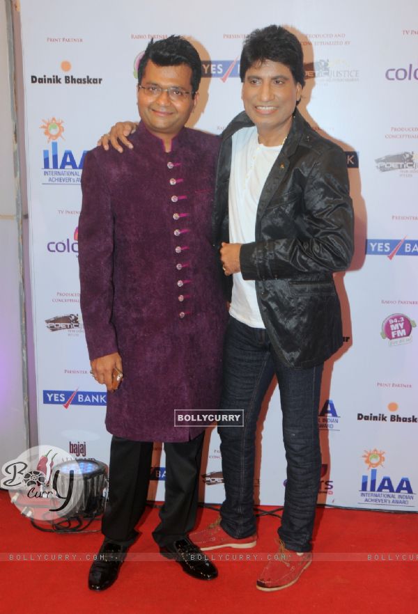 Aneel Murarka poses with Raju Srivastav at International Indian Achiever's Award 2014