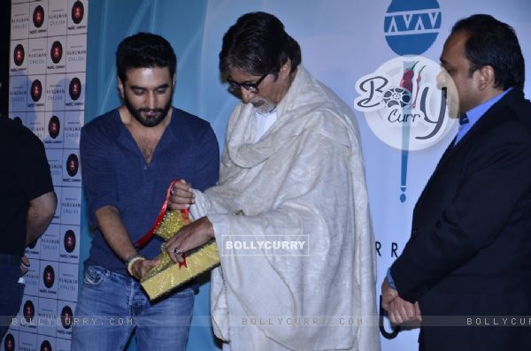 Big B launches Shekhar Ravjiani's Hanuman Chalisa Album