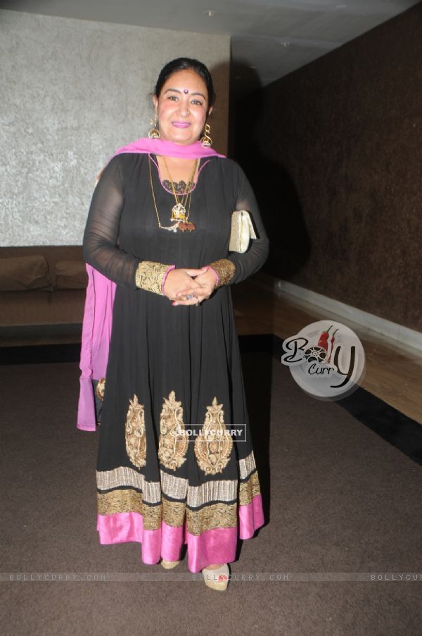 Jaspinder Narula poses for the media at Anup Jalota's Birthday Celebration