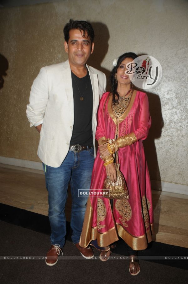 Ravi Kissen poses with Medha Jalota