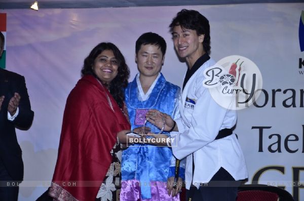 Tiger Shroff presenting an award to the student at the Kukkiwon Award Ceremony