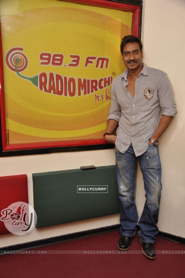 Ajay Devgn poses for the media at Radio Mirchi Studio (329812)