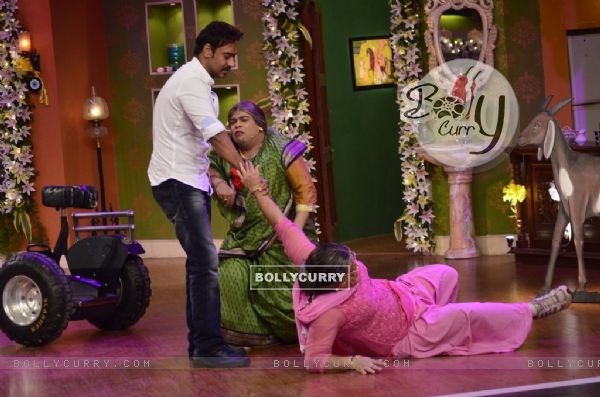 Promotion of Singham Returns on Comedy Nights With Kapil