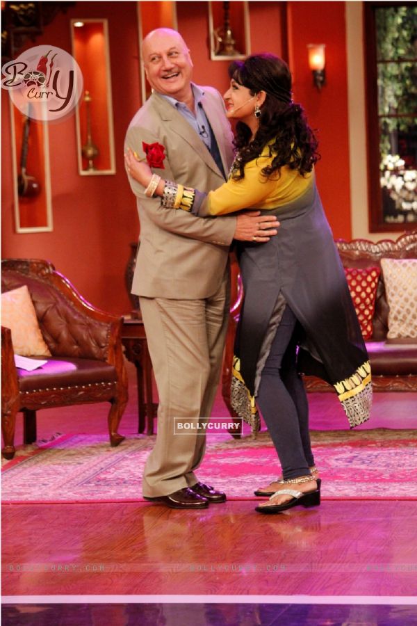 Anupam Kher  preforms with Buaji on Comedy Nights With Kapil