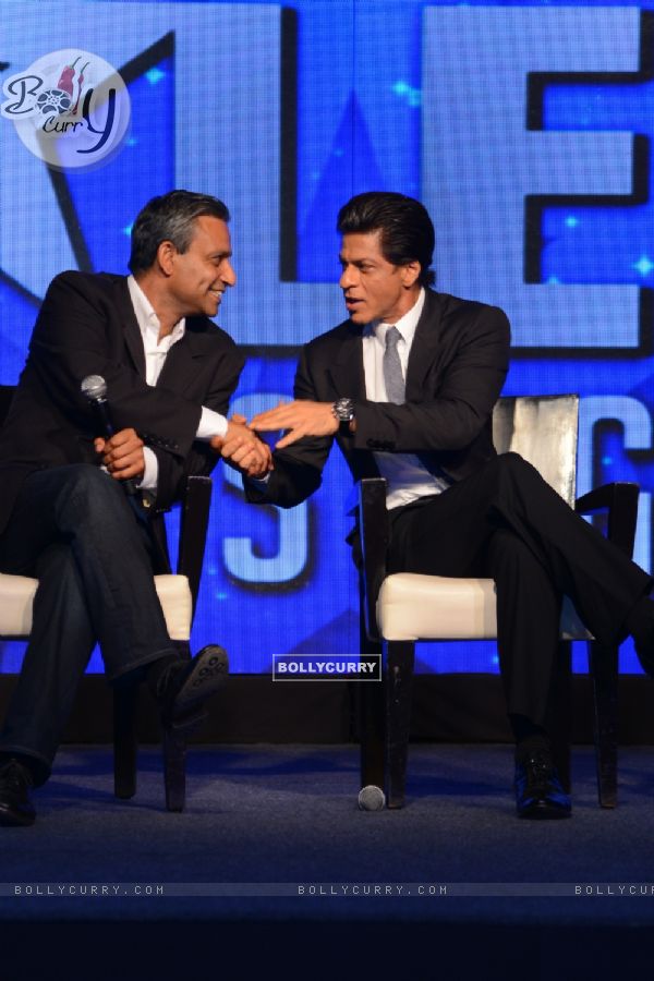 Rav Singh was seen talking with Shah Rukh Khan at "Got Talent World Stage LIVE"
