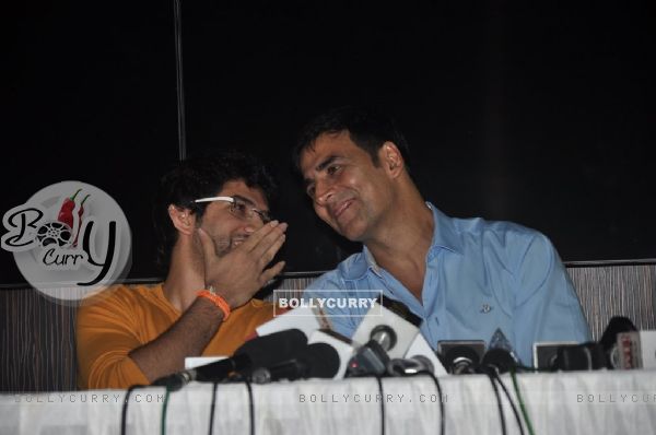 Akshay Kumar and Aditya Thackeray were seen talking in whispers at Women's Self Defence Event