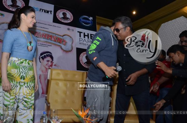 Akshay Kumar was seen hugging Prakash Raj at the promotion of Entertainment in South India