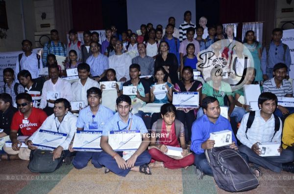 Vidya Balan poses with Visually Impaired students