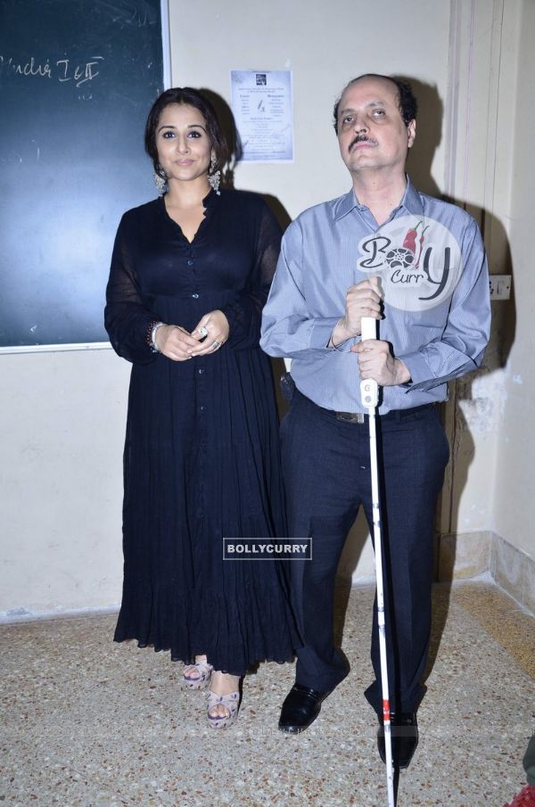Vidya Balan poses with a Visually Impaired man