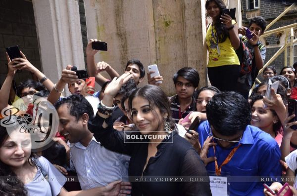 Vidya Balan waves out to her fans