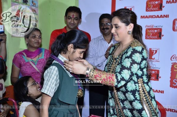 Rani Mukherjee was seen awarding a medal to a student at the Promotion of Mardaani at a Local School (330880)