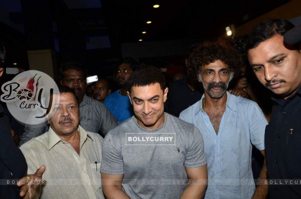 Aamir Khan with Makrand Deshpande at the Premiere of Saturday Sunday