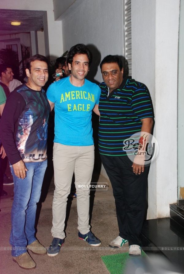 Tusshar Kapoor poses with Sajid- Farhad at the Special screening of Entertainment