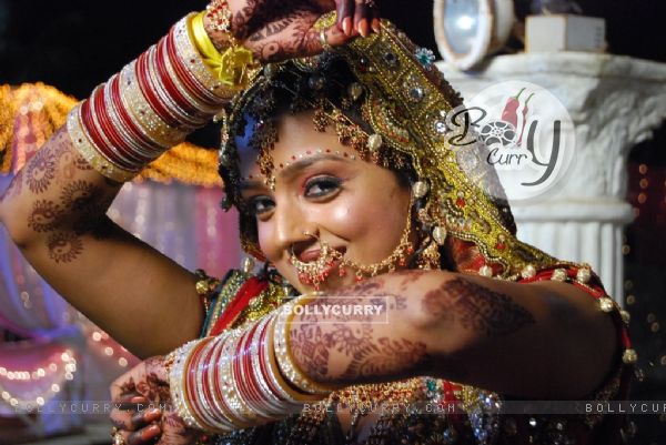 Parul Chauhan looking ossom in bridal outfit