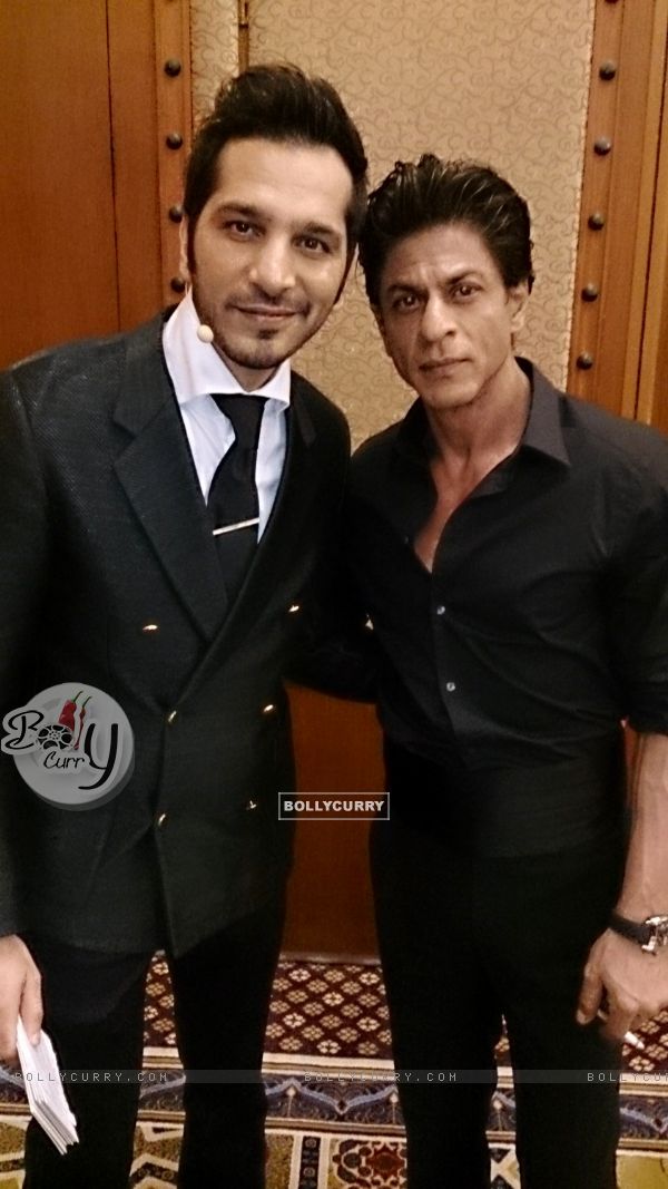 Nitin Mirani poses with Shah Rukh Khan at the Launch of King Khan's "Royal Estate"